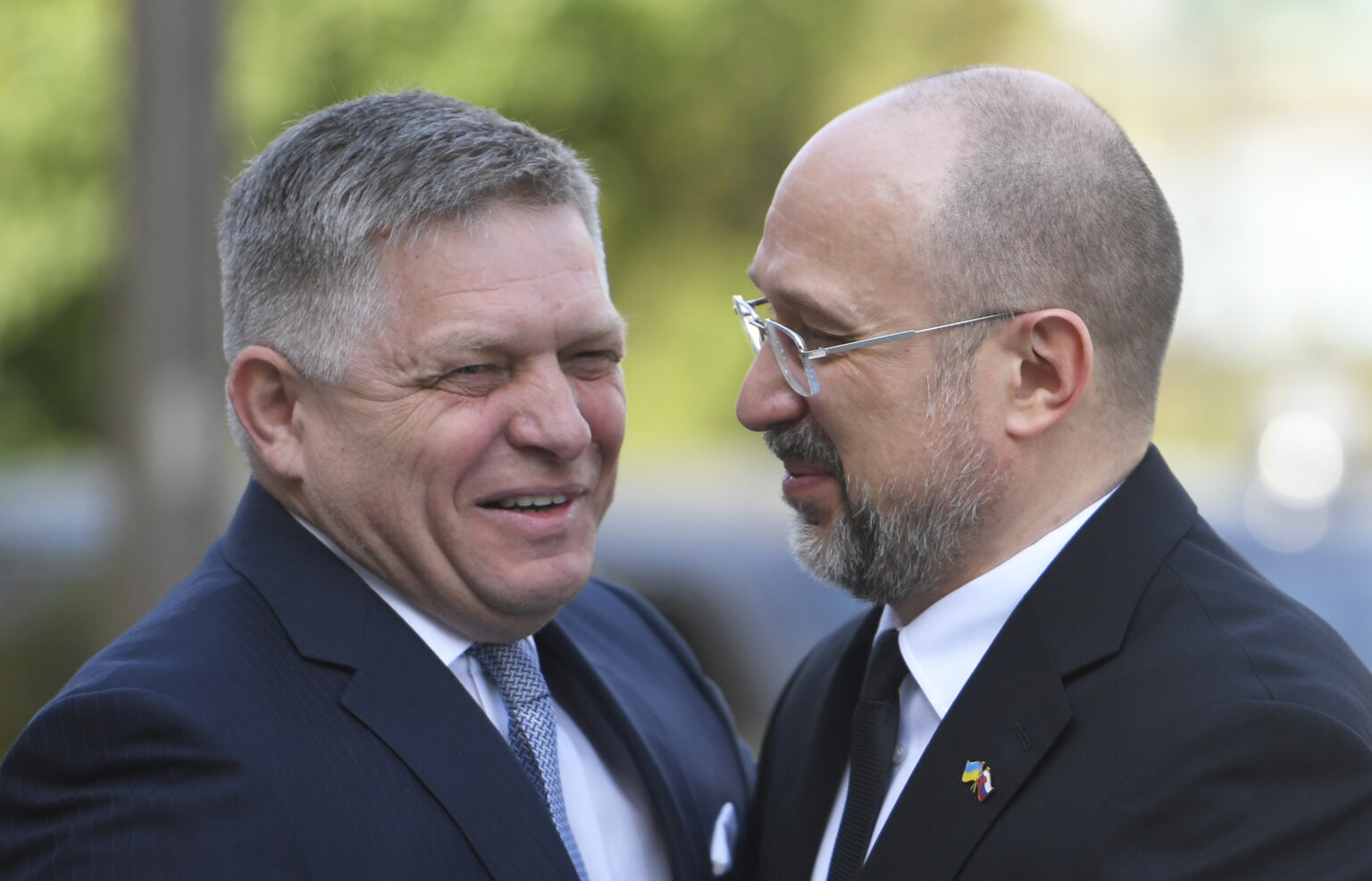 Na snímke predseda vlády SR Robert Fico (vľavo) a predseda vlády Ukrajiny Denys Šmyhaľ. Foto: František Iván/TASR