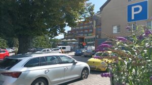 Dubnica zavedie platené parkovanie. Ako sa dotkne miestnych a cezpoľných?