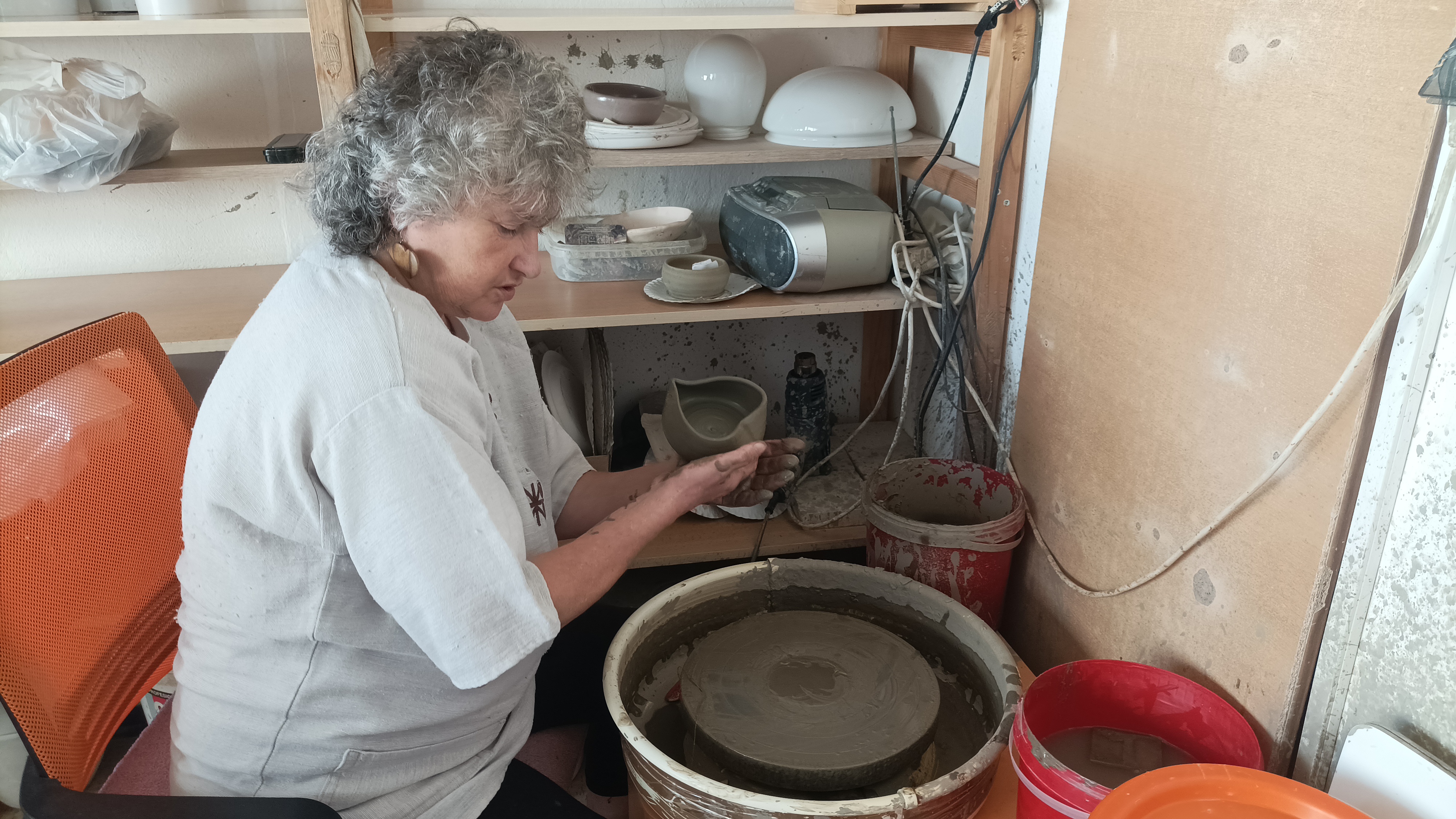 Nevidiaca umelkyňa vyrába známe ceny: Pracujem od nevidím do nevidím, hovorí