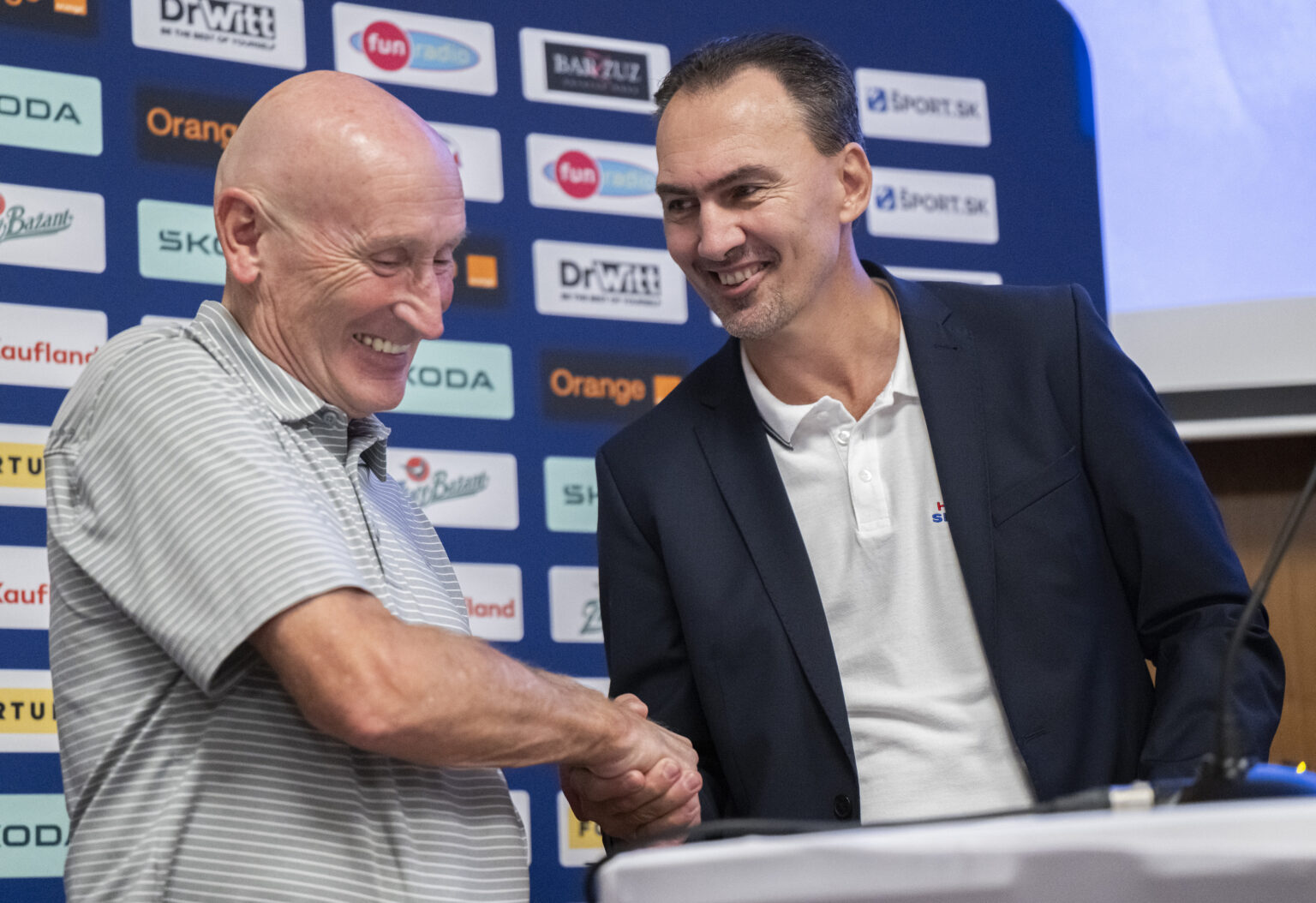 Miroslav Šatan a Craig Ramsay. Foto: TASR. 