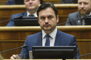 KDH: Zdravotníctvo sa pod vedením Hlasu prepadá do chaosu