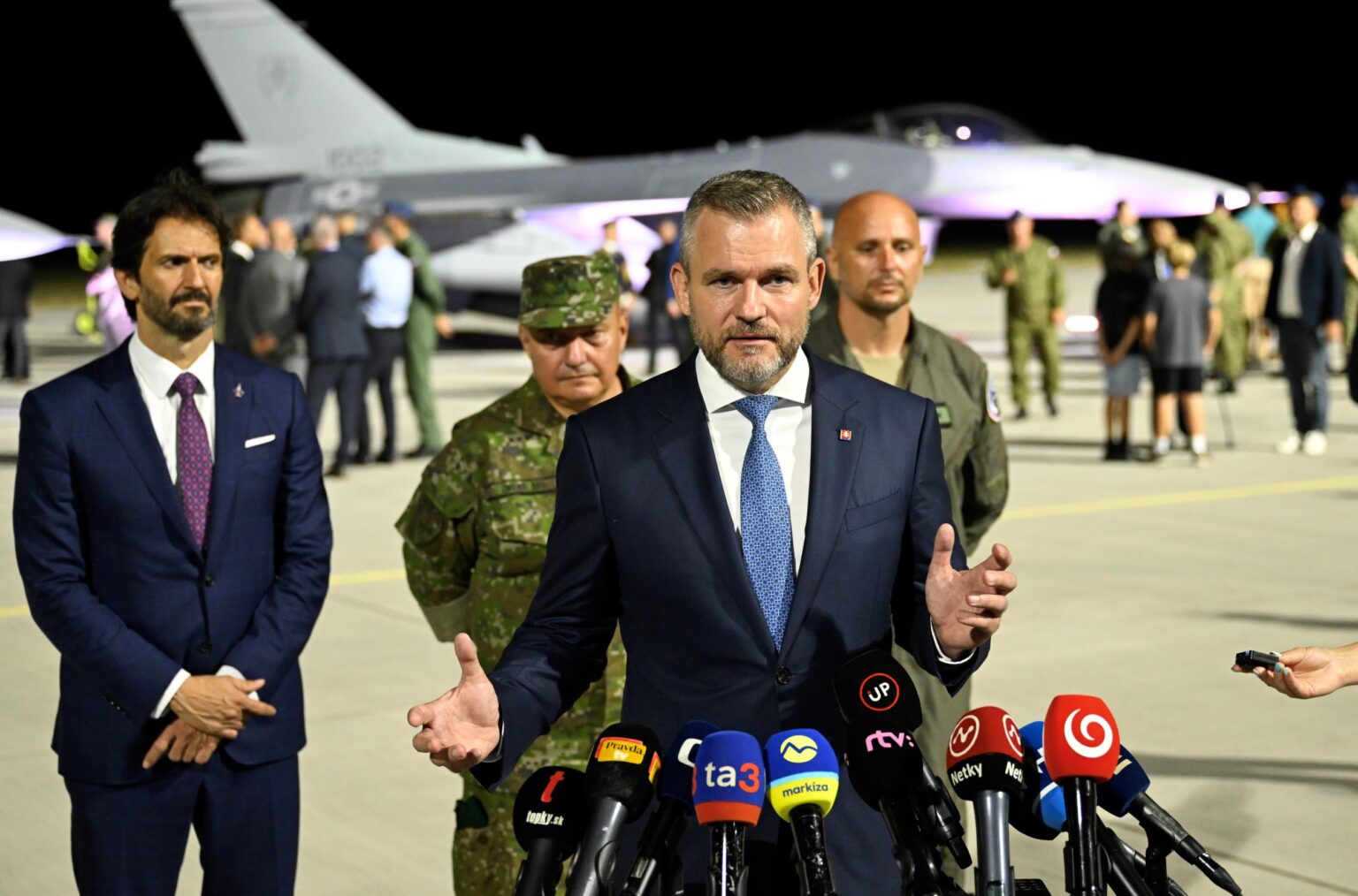 Peter Pellegrini (vpravo), Robert Kaliňák (vľavo), Daniel Zmeko (druhý zľava). Foto: Pavel Neubauer/TASR