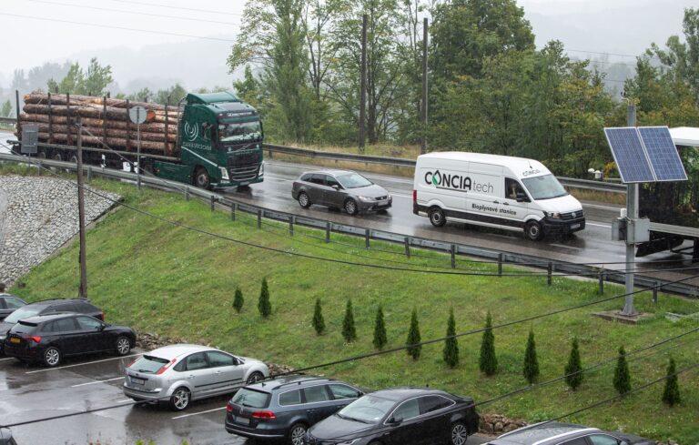 Obmedzenia na ceste pri Strečne sa v pracovných dňoch dočasne zmiernia