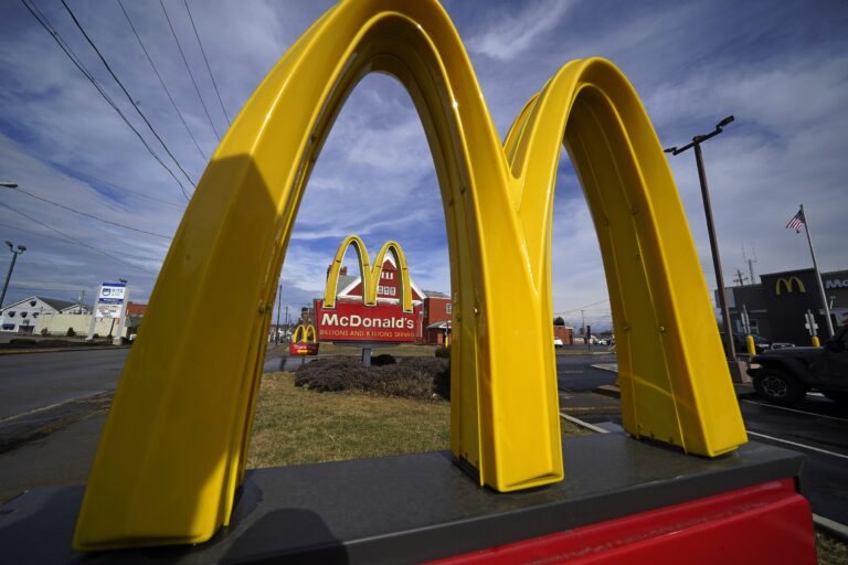 Prehľad trhov: McDonald zachránilo menu pre chudobných. Trhy trestajú akékoľvek zaváhanie