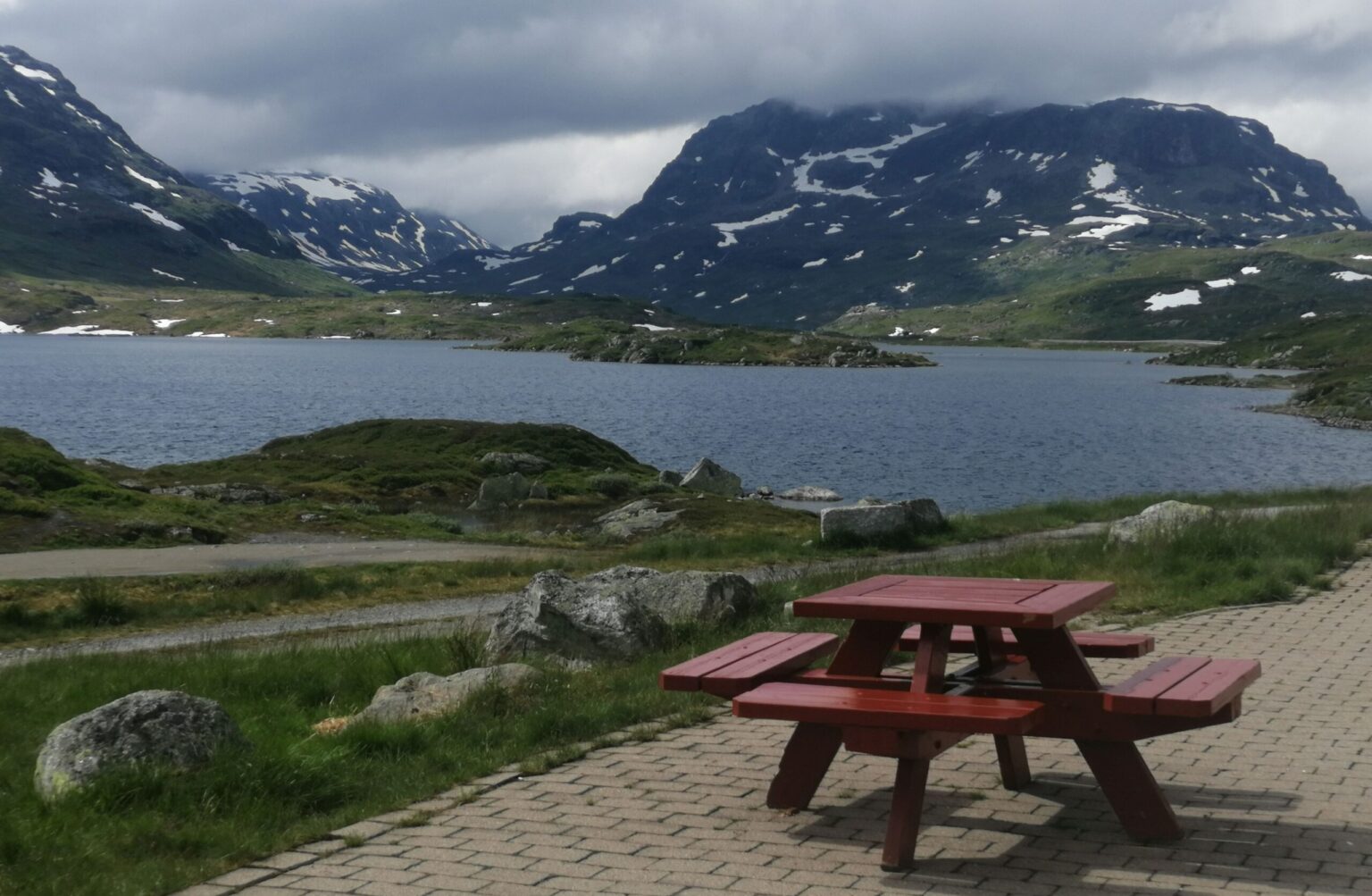 Typické oddychové miesto neďaleko mesta Odda, v kraji Vestland. Foto: Henrieta Hrinková