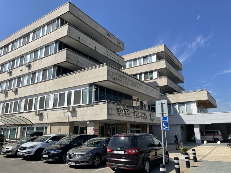 Stav hospitalizovaného chlapca s podozrením na naegleriózu je kritický