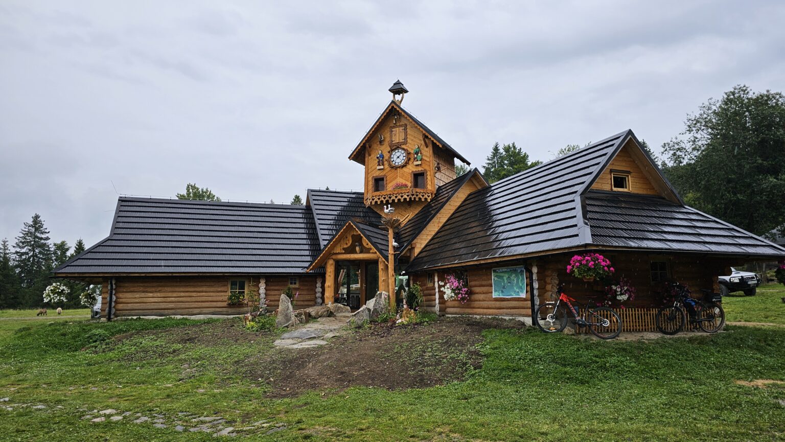 Kukučkové hodiny na drevenici v sedle Chlípavice. Foto: Branislav Caban
