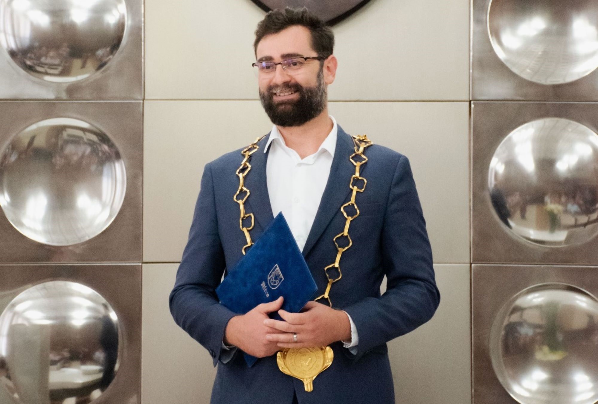 Nitrianski poslanci kritizujú Hattasovu nehospodárnosť a politiku. Spísali otvorený list