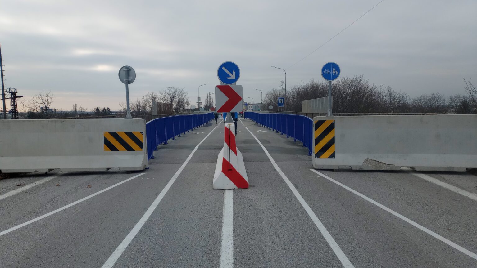 Uzatvorený most v Seredi. FOTO: Mestský úrad Sereď.