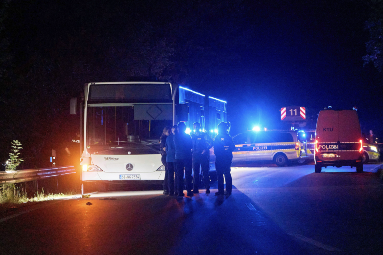 Žena v Nemecku pobodala v autobuse šesť ľudí. Teroristický motív nateraz vylúčili