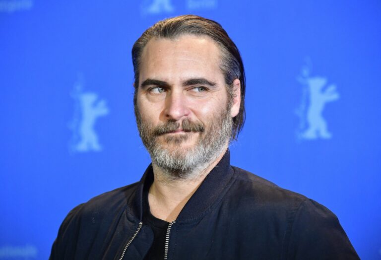 Joaquin Phoenix vycúval z filmu o homosexuáloch päť dní pred natáčaním. Produkciu zrušili