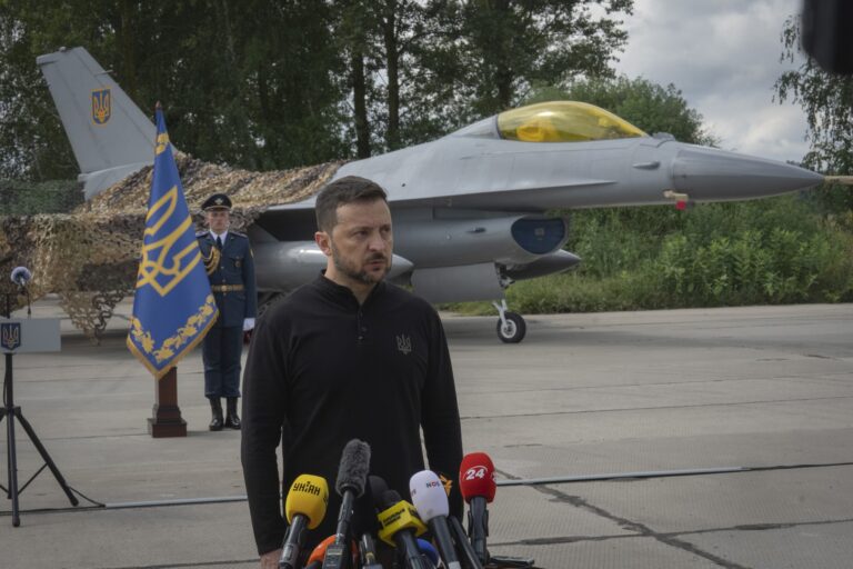 Padne ďalšie tabu? Ukrajinci by mohli pre F-16 verbovať západných pilotov