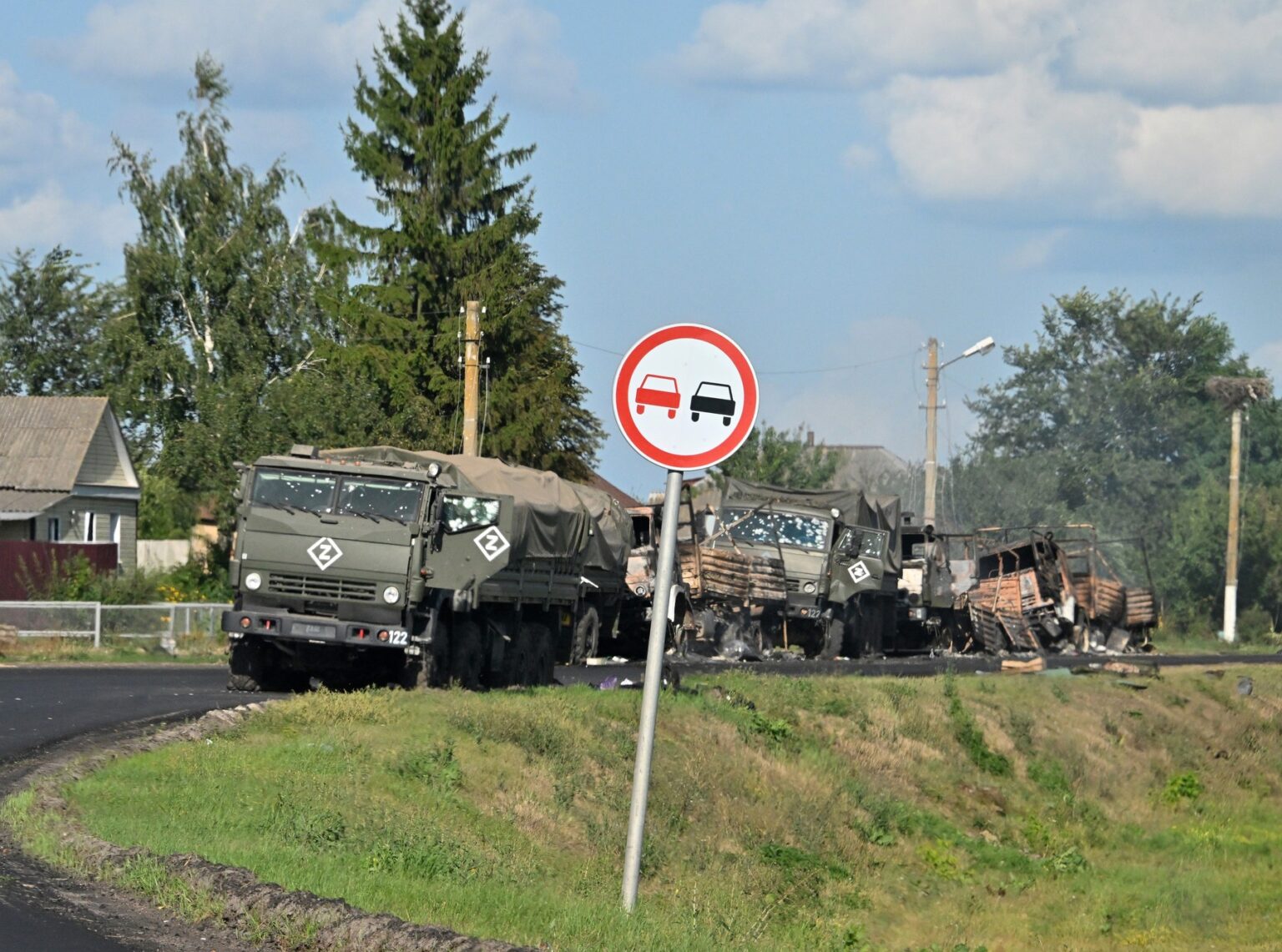 Zničený ruský vojenský konvoj v Kurskej oblasti, ilustračný obrázok. Foto: Profimedia.sk