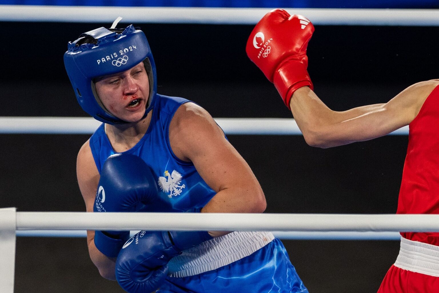 Julia Szeremetová z Poľska boxuje proti Lin Ju-ťingovi z Taiwanu na olympiáde v Paríži 2024. Foto Profimedia