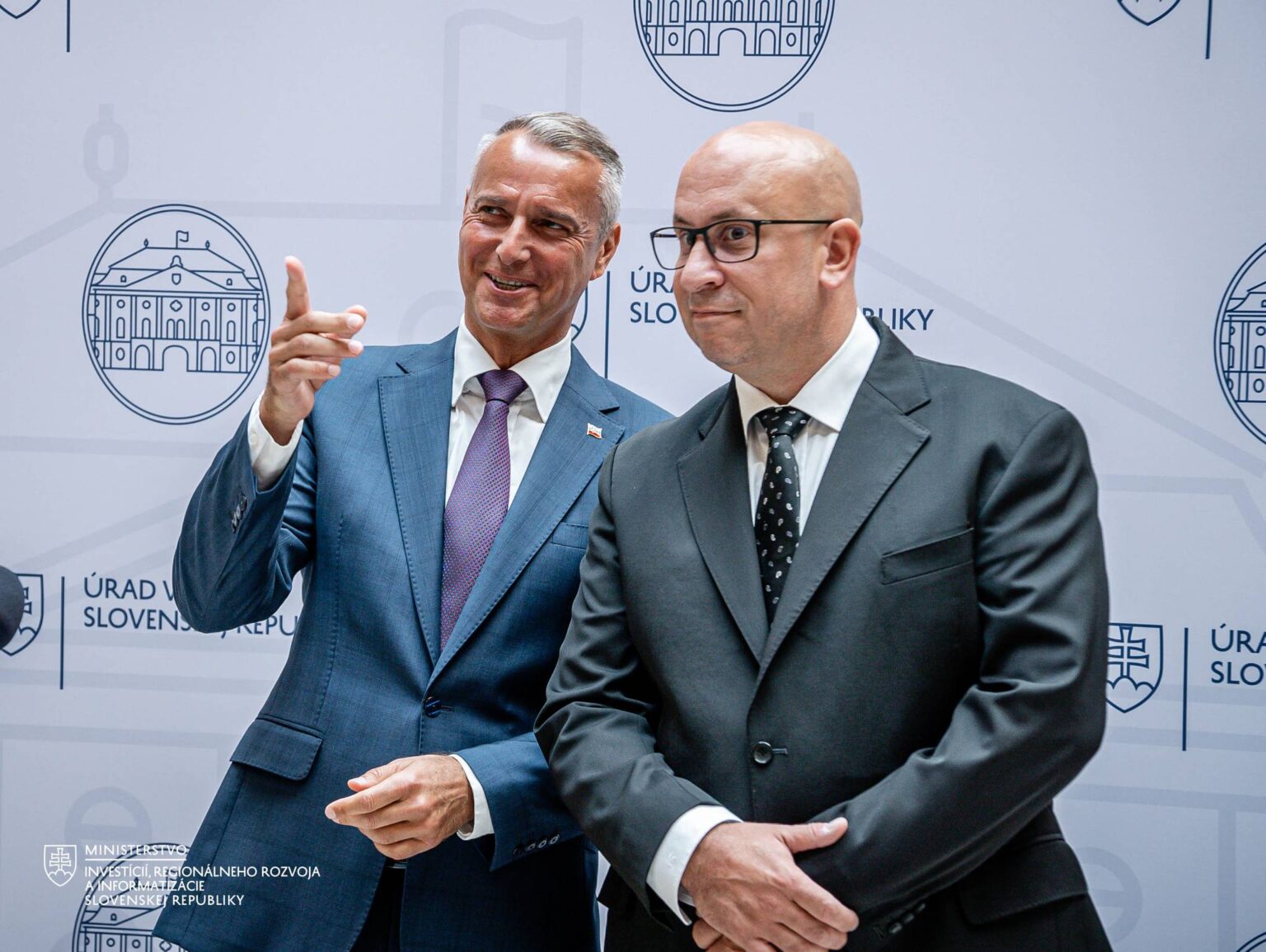 Minister investícií Richard Raši (vľavo) a minister dopravy Jozef Ráž. Foto: MIRRI SR/FB.
