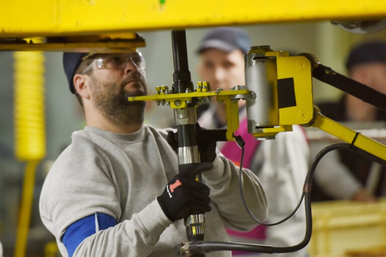 Priemyselná produkcia na Slovensku stúpla o 3,5 percenta, najviac rástla výroba áut