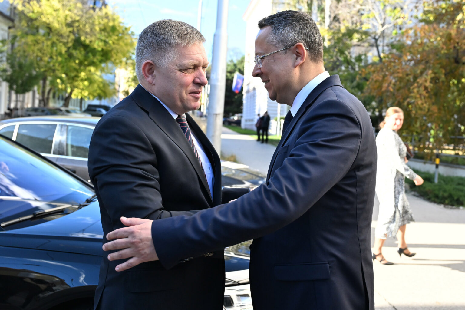 Na snímke zľava predseda vlády SR Robert Fico a minister financií SR Ladislav Kamenický (obaja Smer-SD). Foto: Martin Baumann/TASR
