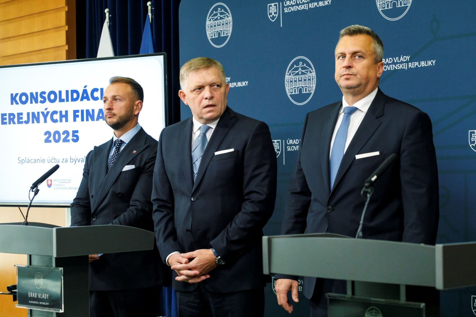 Zľava Matúš Šutaj Eštok, Robert Fico, Andrej Danko. Foto:  Dano Veselský/TASR