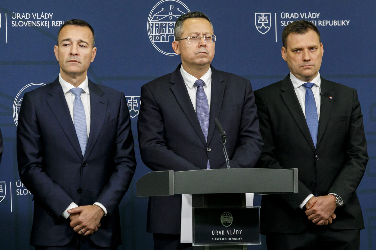 Na snímke zľava minister školstva Tomáš Drucker, minister financií Ladislav Kamenický, podpredseda vlády a minister životného prostredia Tomáš Taraba. V Bratislave, 17. septembra 2024. Foto: Dano Veselský/TASR