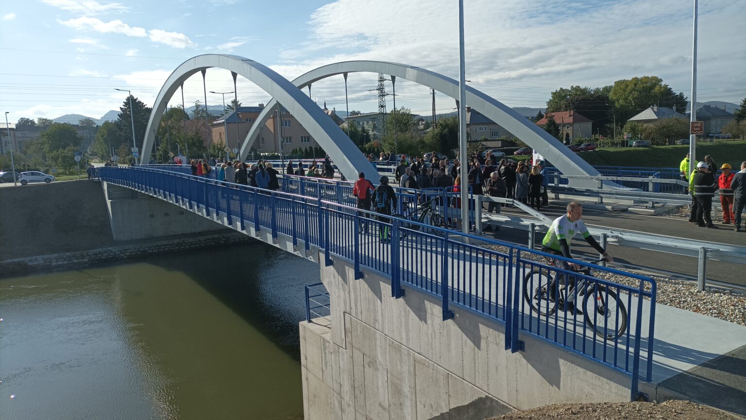 Záujem verejnosti o nový most bol veľký. Foto: Ľubomír Chochula
