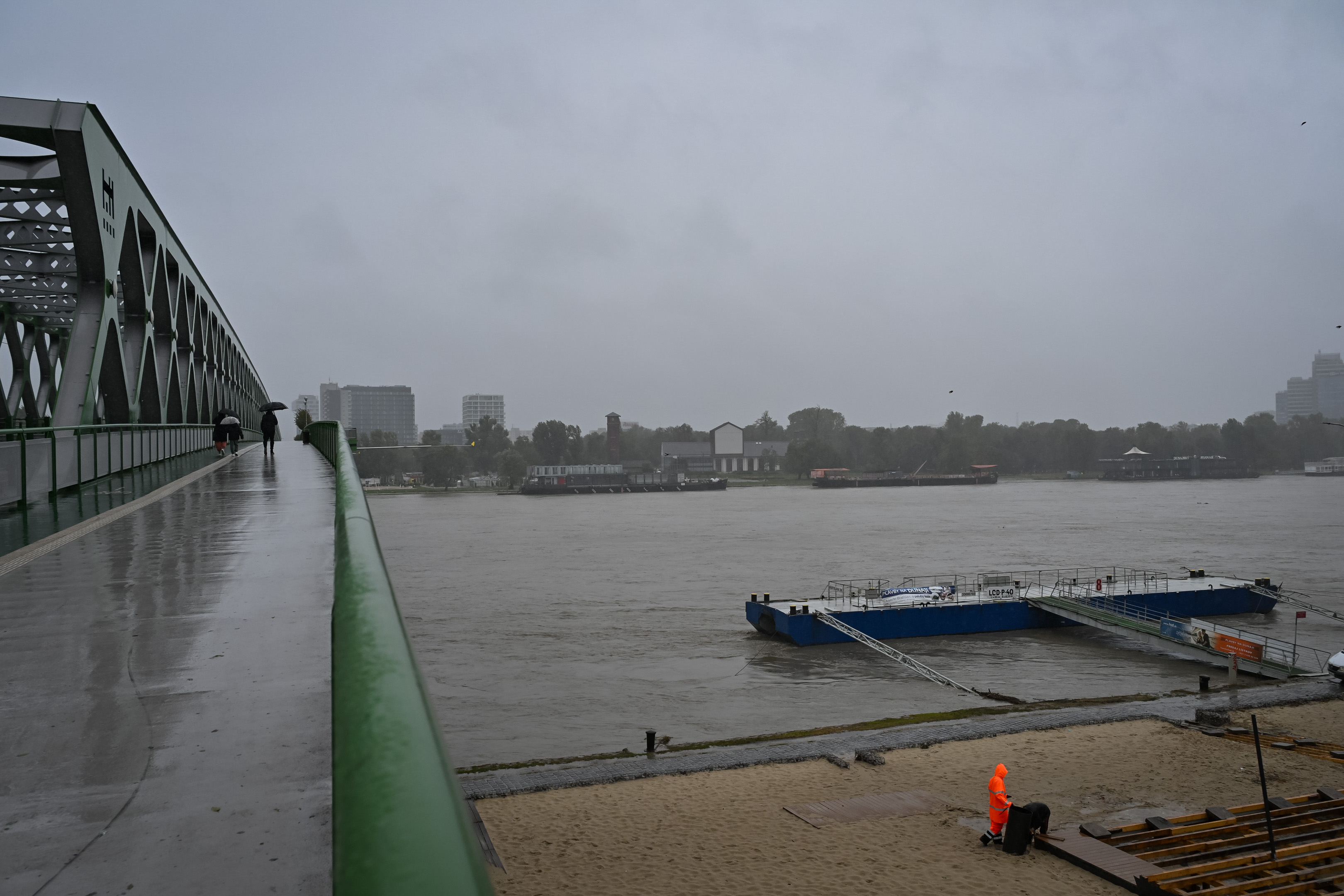 V Čadci sa situácia zlepšuje. Hladina rieky Kysuce klesá