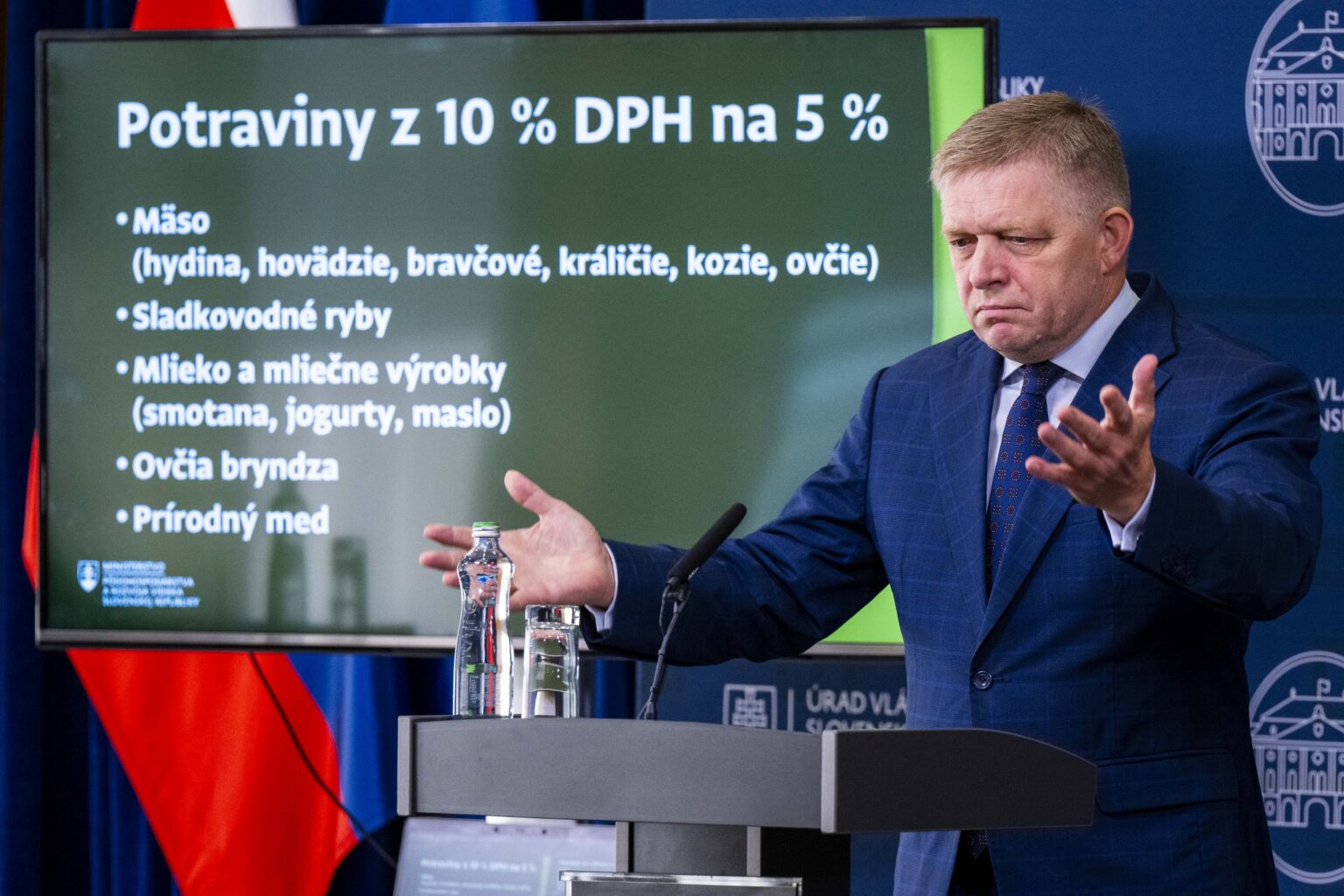 Predseda vlády SR Robert Fico sa stretol na Úrade vlády SR so zástupcami obchodných reťazcov. Foto: Jakub Kotian/TASR