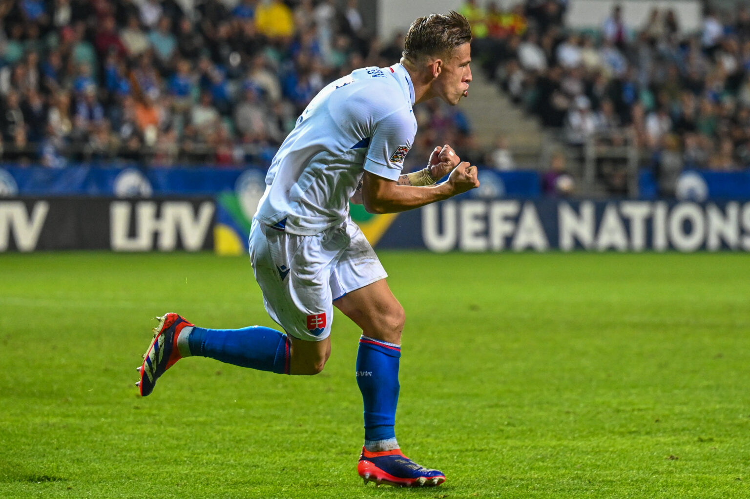 Na snímke slovenský stredopoliar Tomáš Suslov oslavuje svoj gól v zápase 1. kola C-divízie 1. skupiny futbalovej Ligy národov vo futbale Estónsko - Slovensko v Tallinne vo štvrtok 5. septembra 2024. FOTO TASR - Veronika Mihaliková