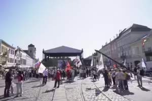 Národný pochod za život v Košiciach 2024. Námestie sa plní ľuďmi. Foto: Štandard/Damian König