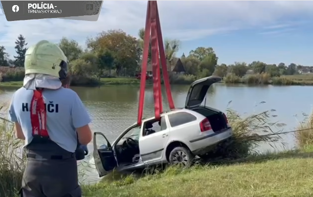 Vodič utopil v jazere auto, ktorým usmrtil mladého chodca