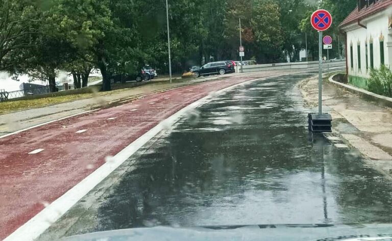 Devínsku cestu z dôvodu padania kameňov uzavreli, obmedzenia sú aj na Viedenskej ceste