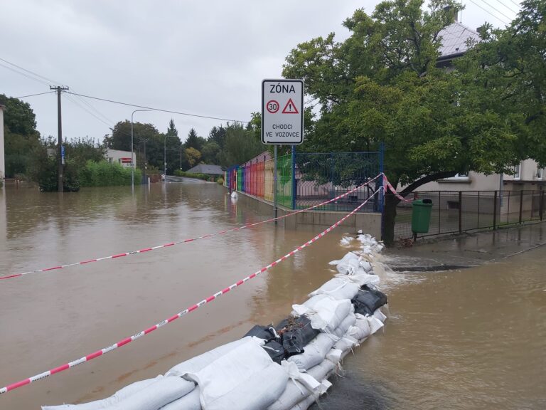 Povodňová vlna v Česku dorazila do Olomouckého kraja