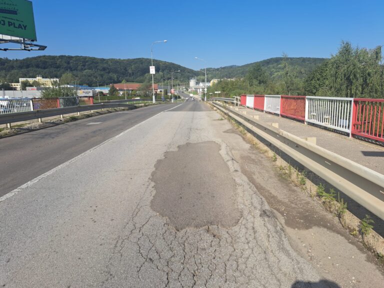 Most v Banskej Bystrici ponad R1 uzavreli, je v havarijnom stave