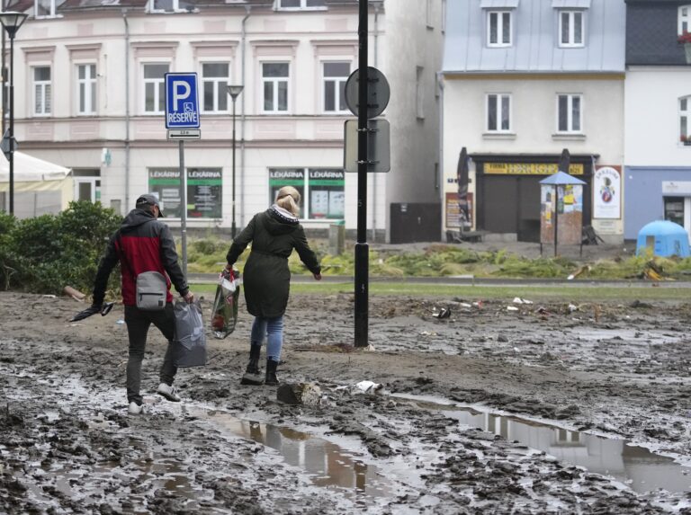 Povodne v Česku vyradili čističky odpadových vôd, rieky Odra a Morava sa plnia slpaškami