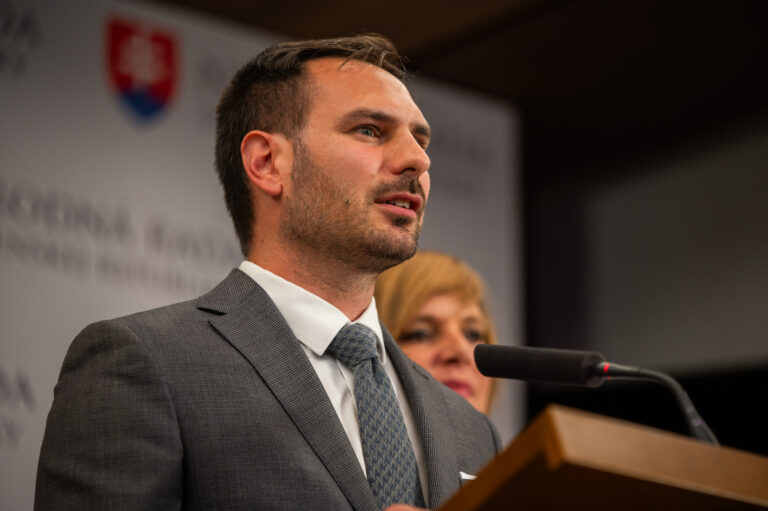 Hnutie Slovensko chce širší prístup k právnej pomoci pre ľudí v núdzi