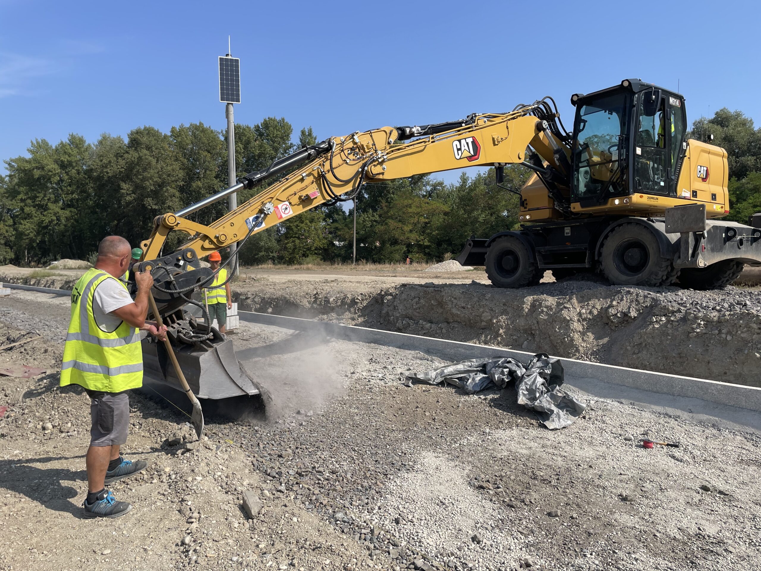stavebný prach na stavbe električkovej trate v Petržalke
