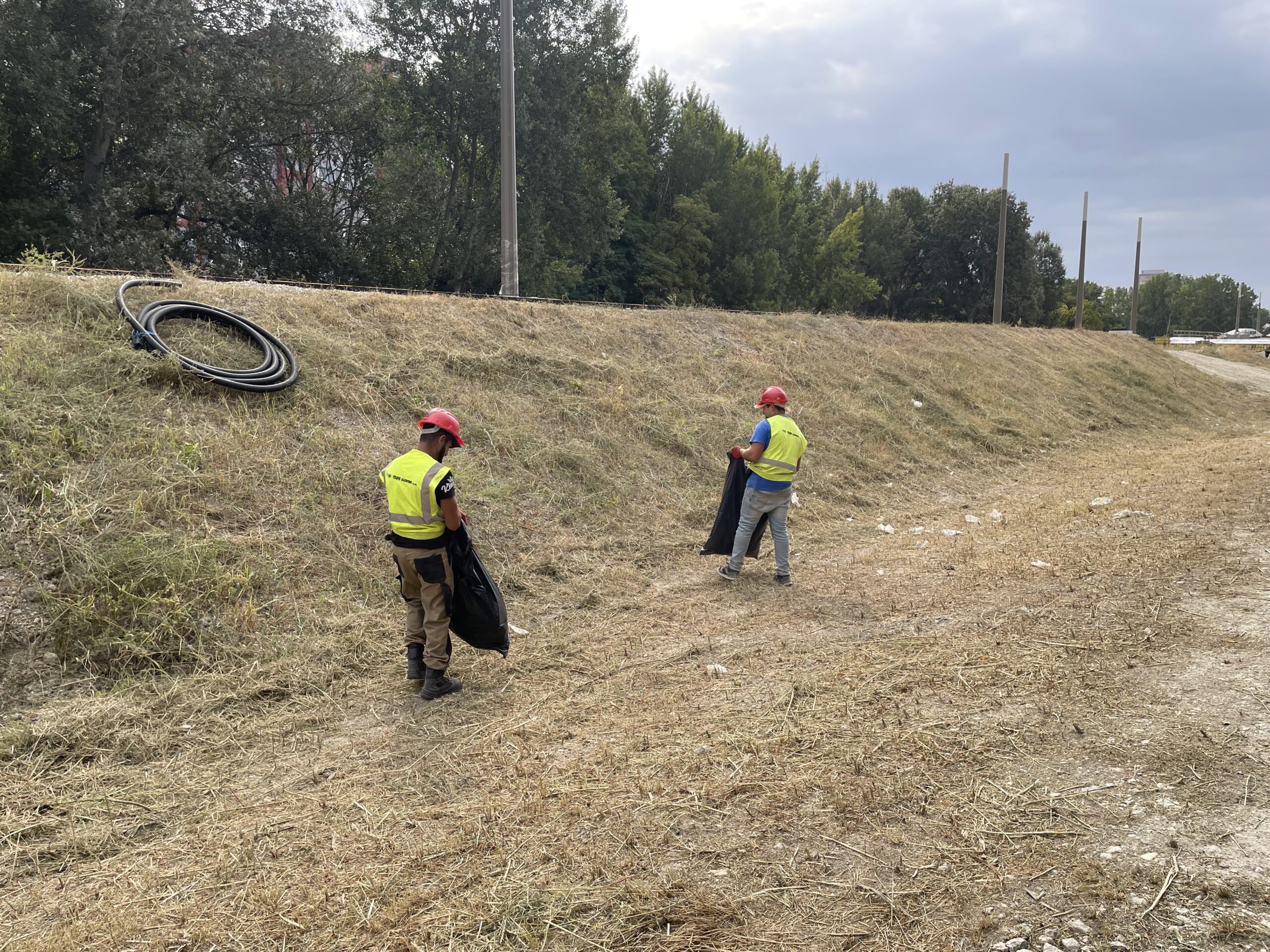 čistota pri električkovej trati v Petržalke