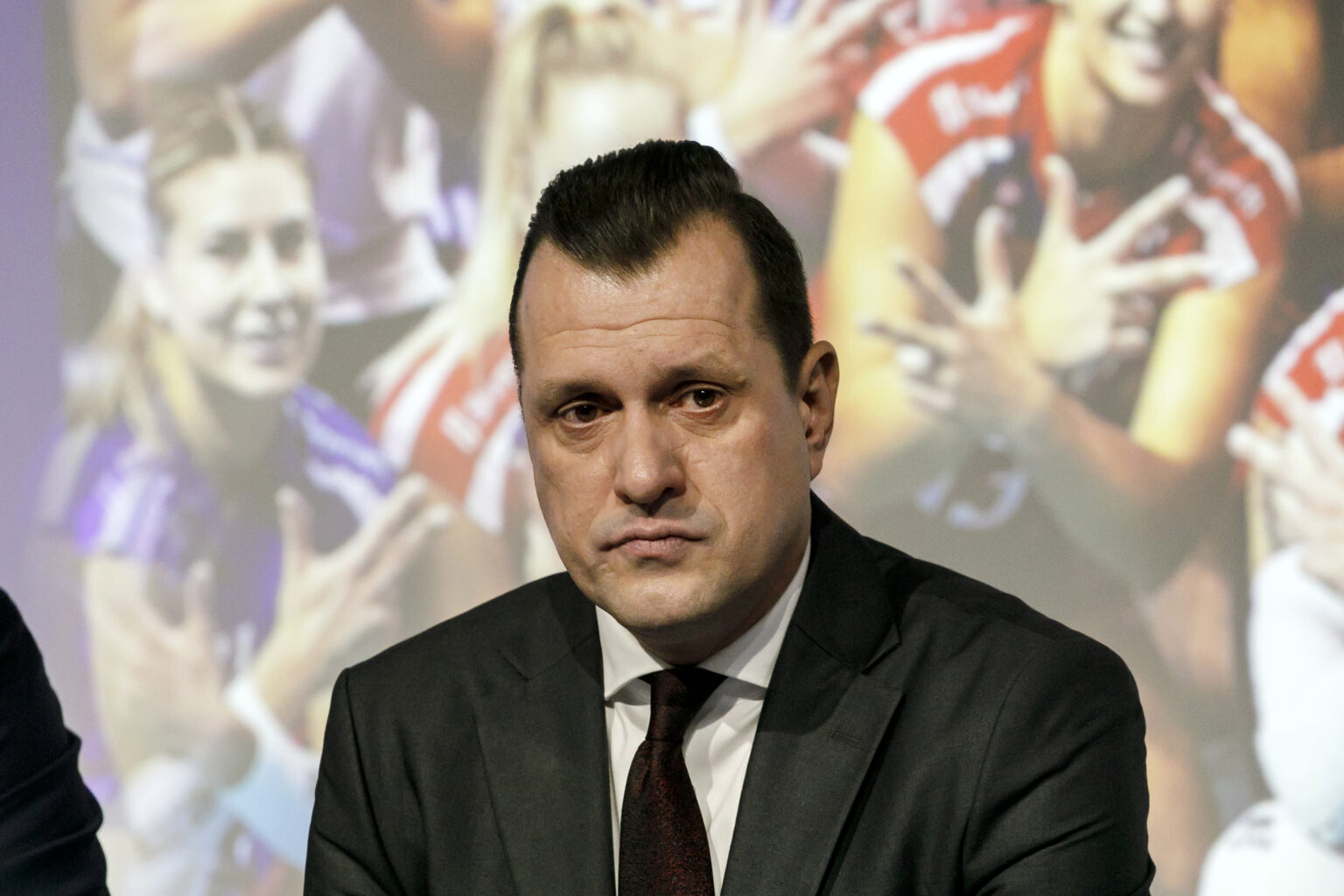 Prezident Slovenskej volejbalovej federácie Marek Rojko počas tlačovej konferencie pri príležitosti historického postupu ženskej volejbalovej reprezentácie na MS 2025 v Thajsku. Foto: Dano Veselský/TASR