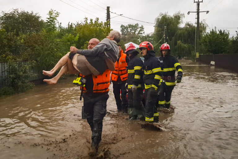 Rumunsko naďalej sužujú záplavy, o život prišlo najmenej šesť ľudí