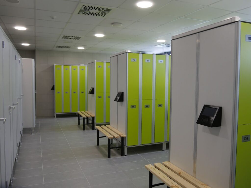 Šatne v novej krytej plavárni v Lučenci. Foto: Mesto Lučenec
