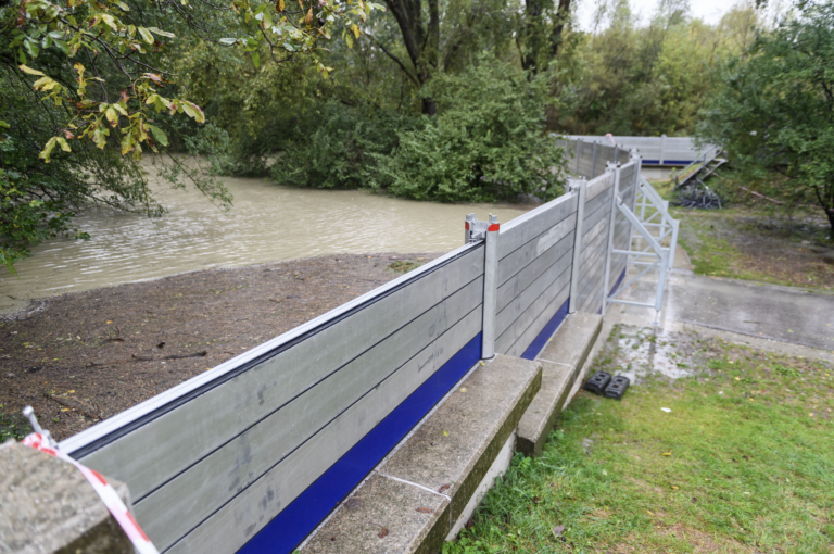 Cesta z Devínskej Novej Vsi v smere do Devína je úplne uzatvorená