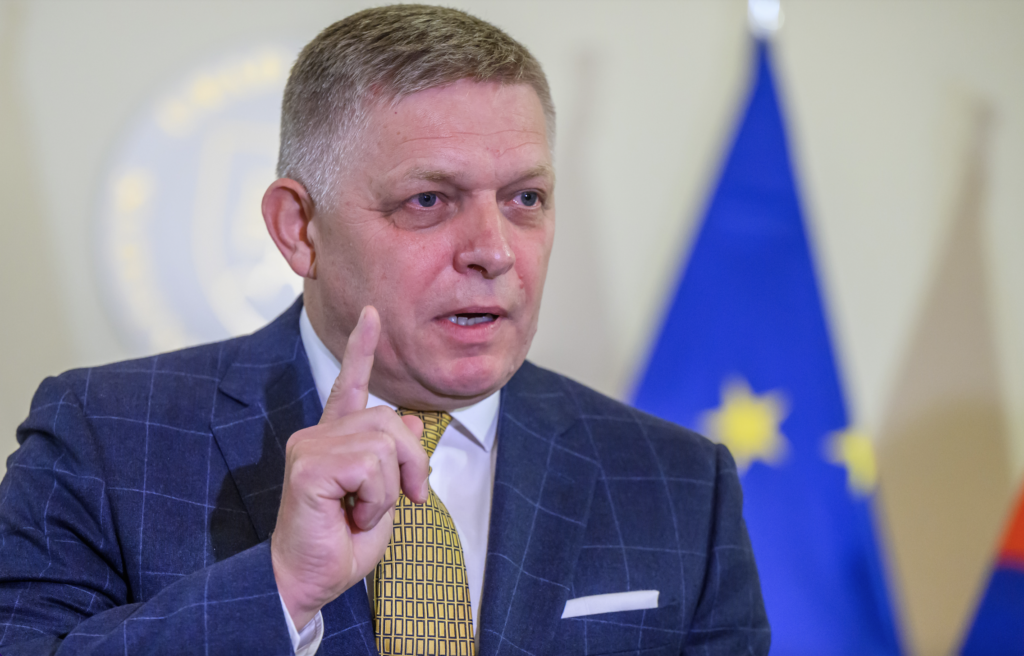 Štandard Fico K Informácii že Si Objednal Správu Sis O Atentáte Ja