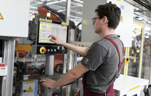 Prečo pracujúci nemajú radi infláciu. Udržanie reálnej mzdy sa spája s konfliktom