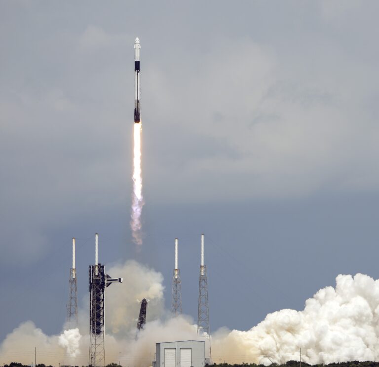 Na Medzinárodnú vesmírnu stanicu odštartovala raketa Falcon 9