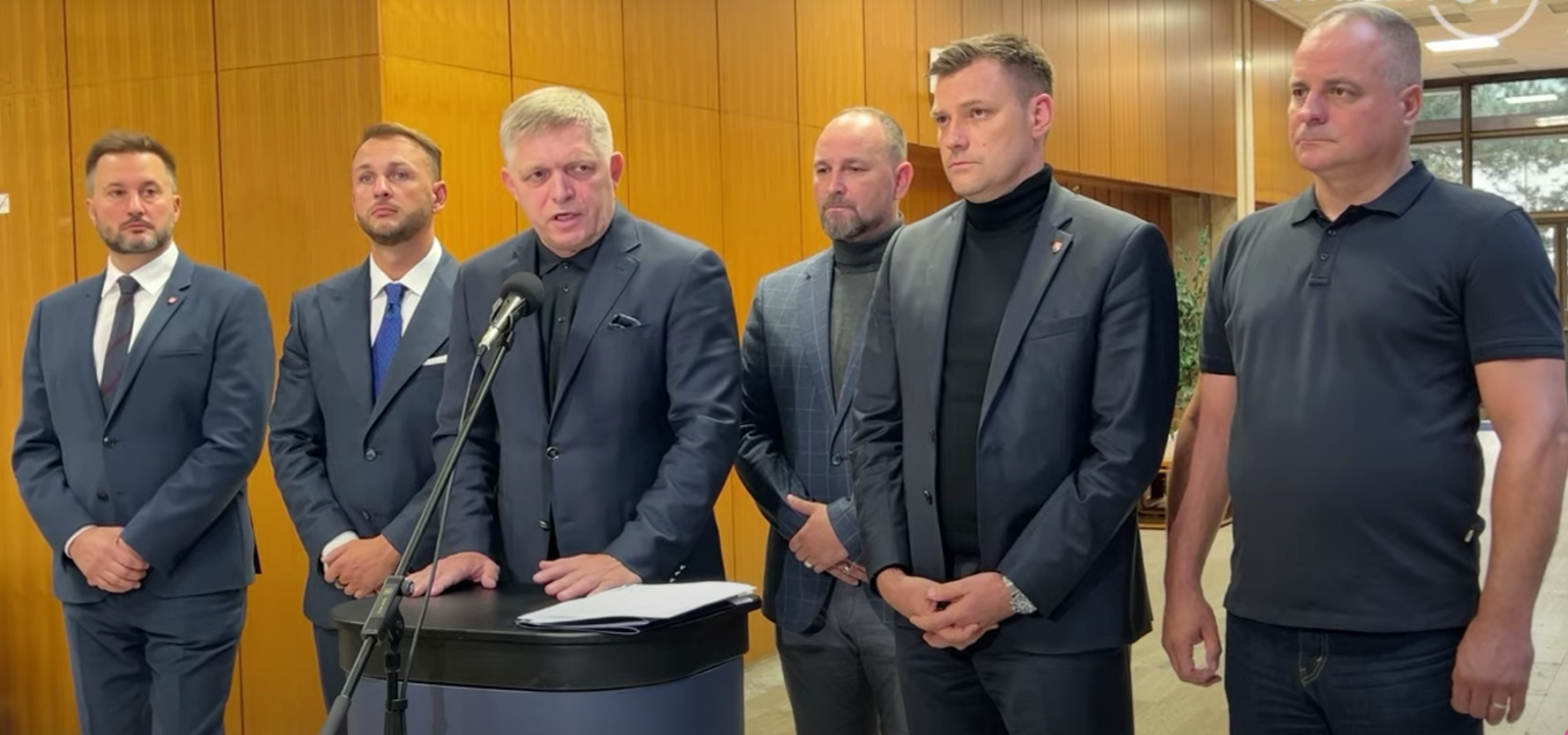 Premiér po zasadaní vlády informoval o povodňovej situácii. Reprofoto: Youtube / Startitup