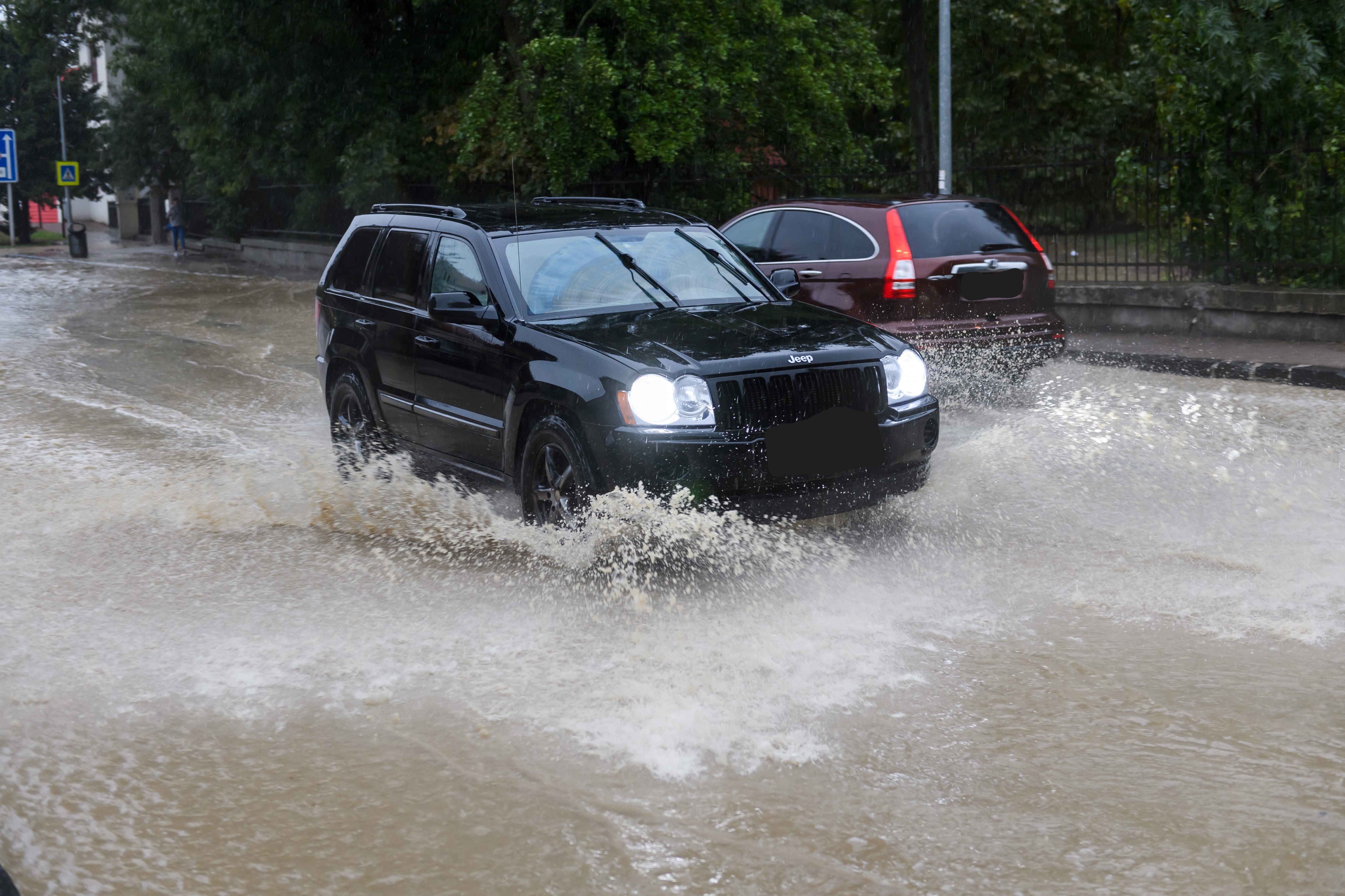 Väčšina ciest na Záhorí je už prejazdná. Premávku električiek v Bratislave čiastočne obnovili
