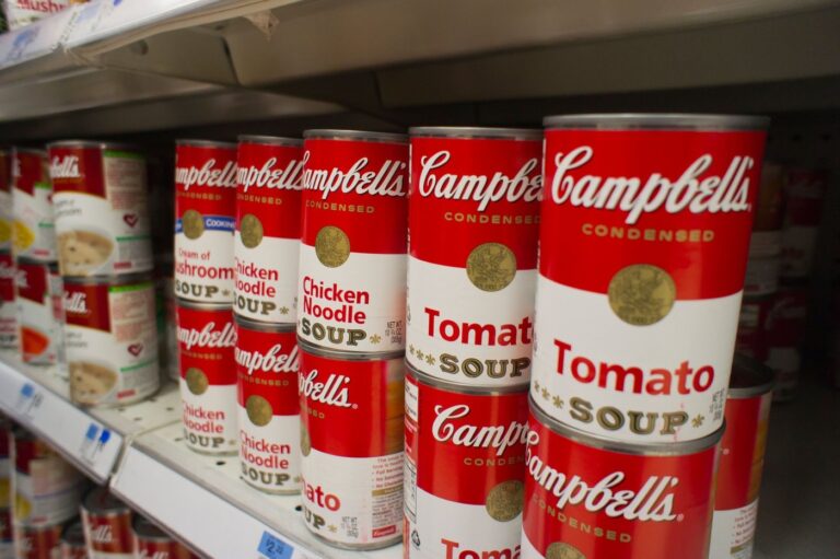 Ikonická firma Campbell Soup sa rozhodla odstrániť slovo „polievka“ zo svojho názvu