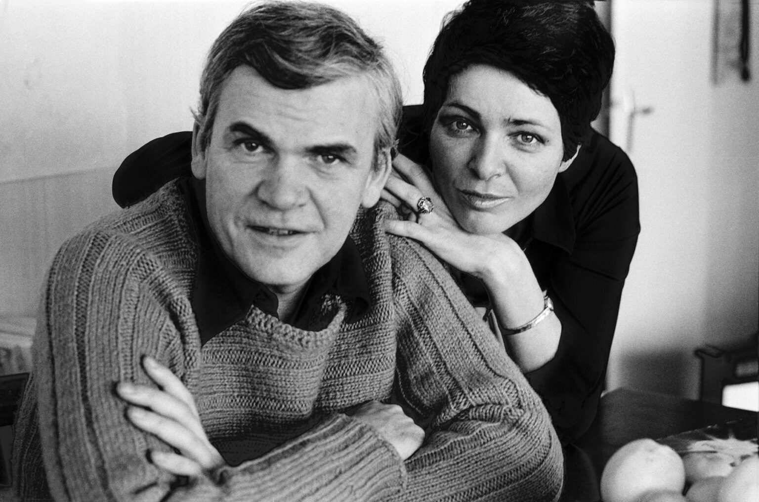 Spisovateľ Milan Kundera s manželkou Věrou. Zdroj: Ferdinando Scianna / Magnum Photos / Profimedia