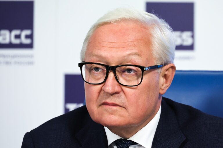 Riabkov: Nepriateľská politika USA je prekážkou pri rokovaniach o znížení počtu zbraní