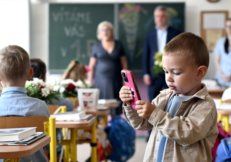 SNS a Smer chcú zo školskej novely vyňať časť o dodatočnej zmene dokladov