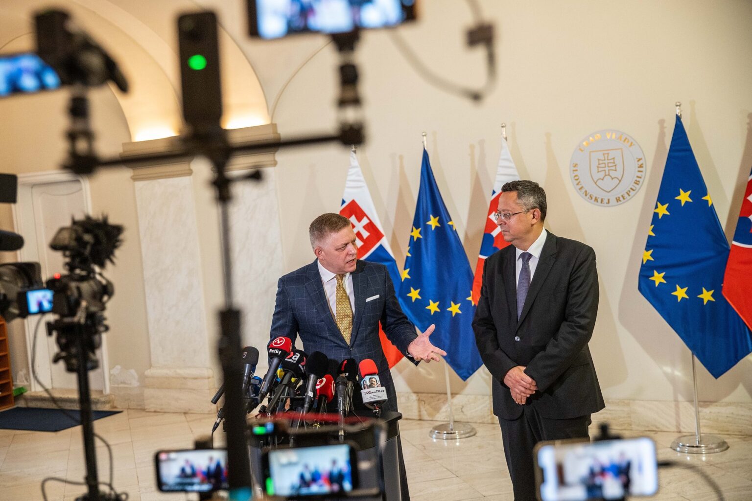 Robert Fico a Ladislav Kamenický (obaja Smer). Foto: Jozef Jakubčo / Petit Press / Profimedia.sk